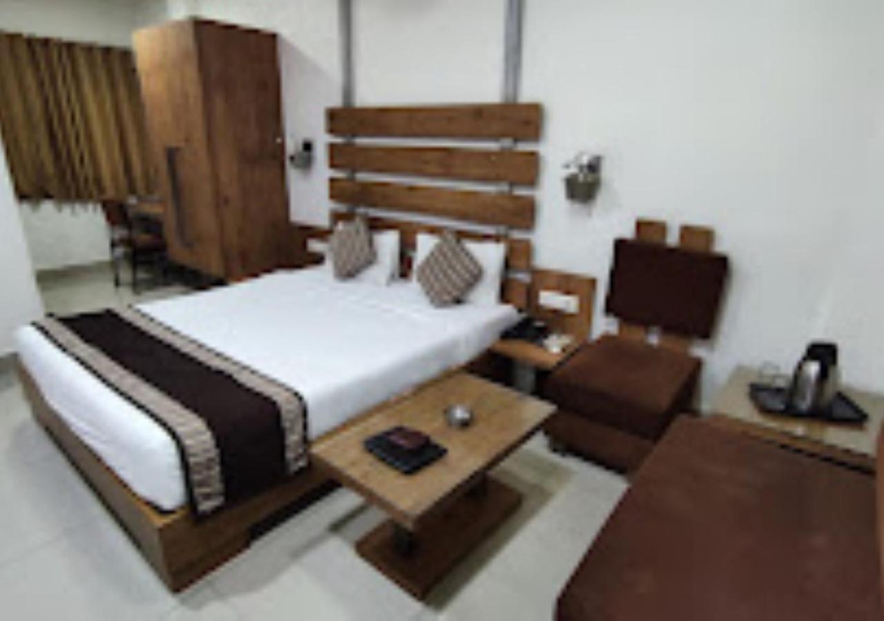 Hotel Siddharth Premiere Chandrapur Kültér fotó